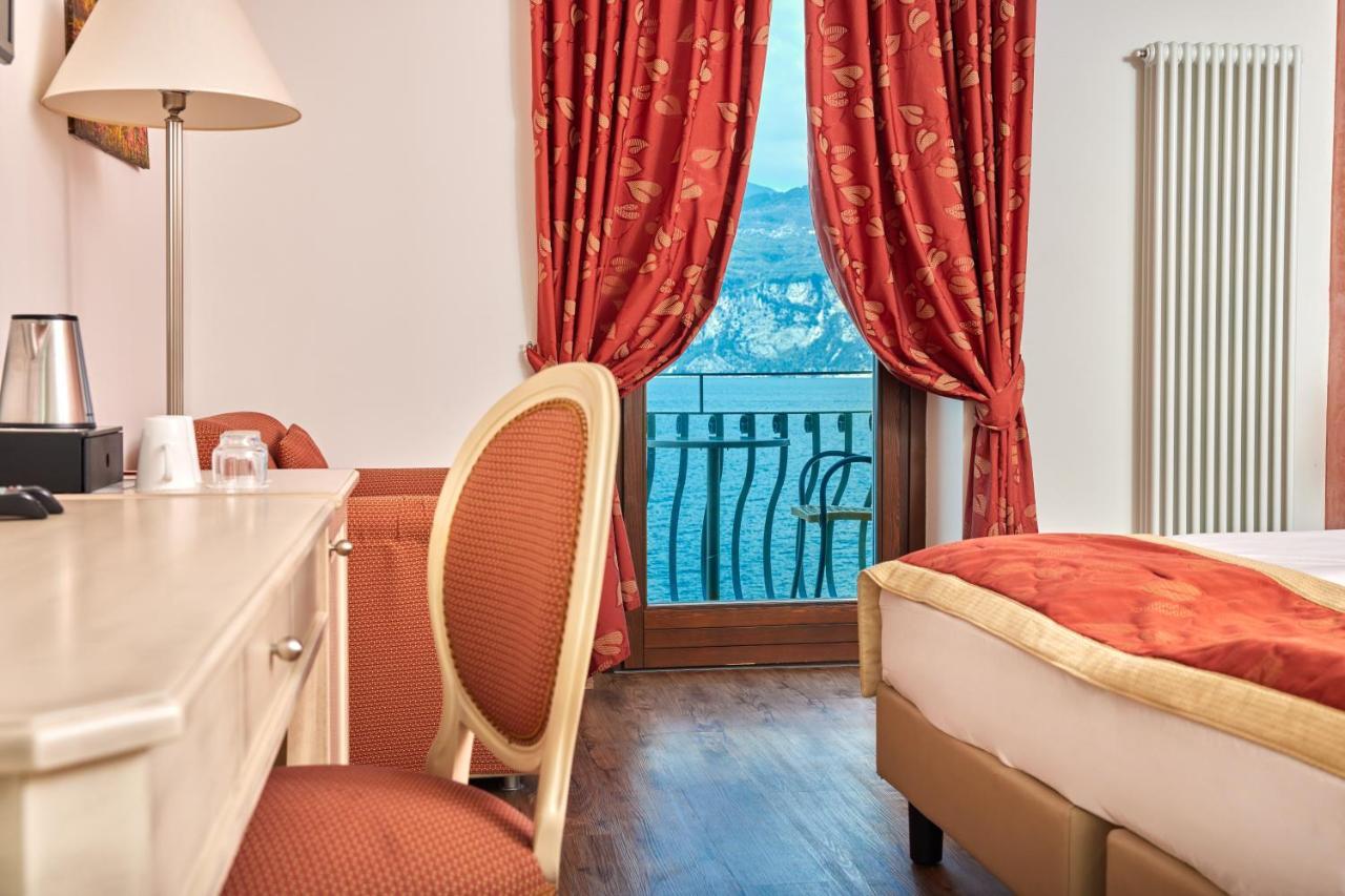 Front Hotel Brenzone sul Garda