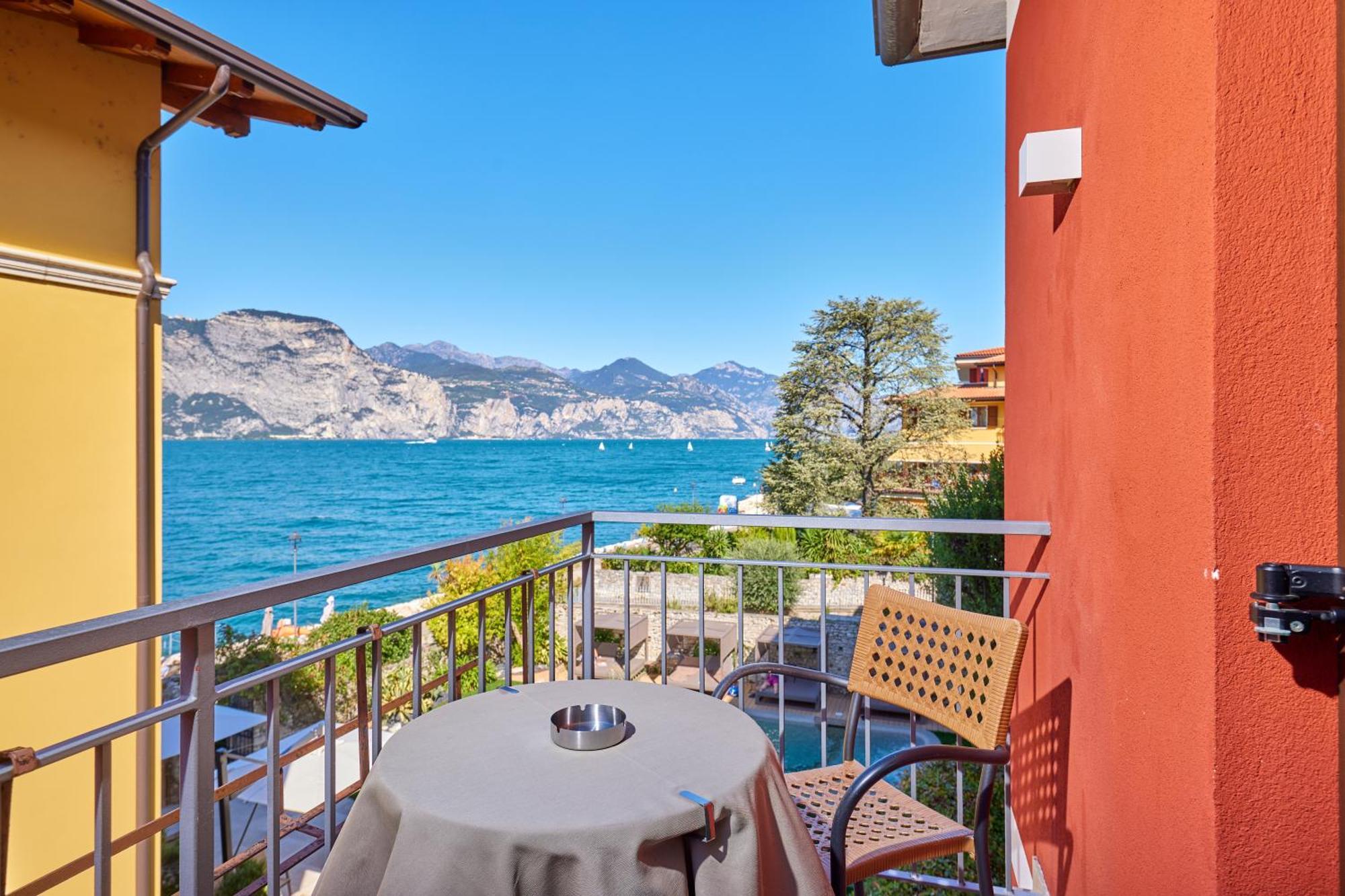 Front Hotel 4*